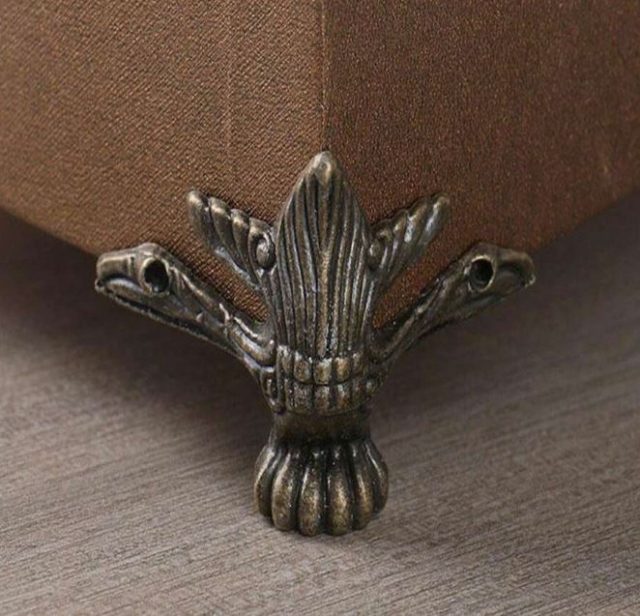Picior metalic decorativ bronze